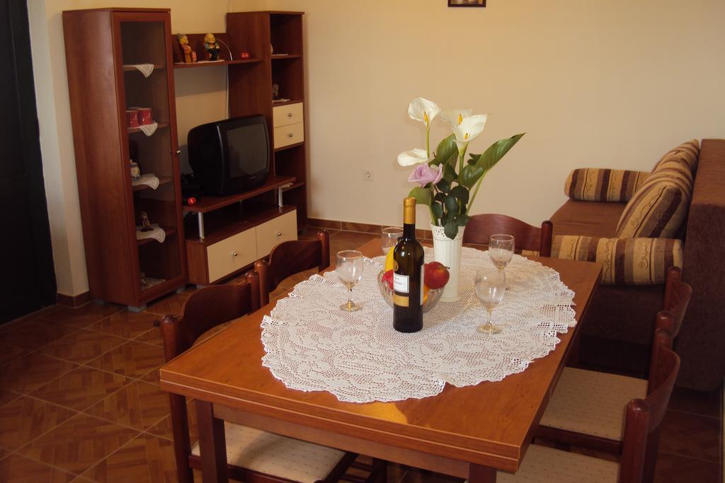 Milutinov Dvor Apartments Vrsi Exteriér fotografie