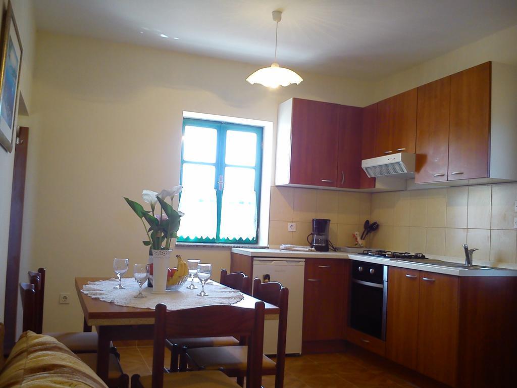 Milutinov Dvor Apartments Vrsi Exteriér fotografie