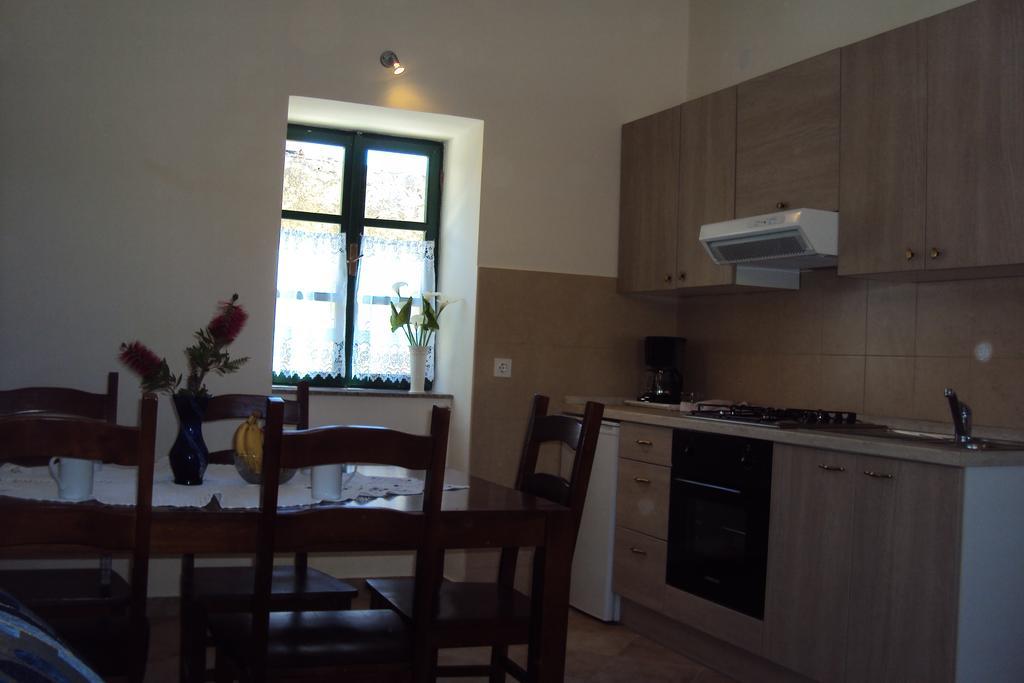 Milutinov Dvor Apartments Vrsi Exteriér fotografie