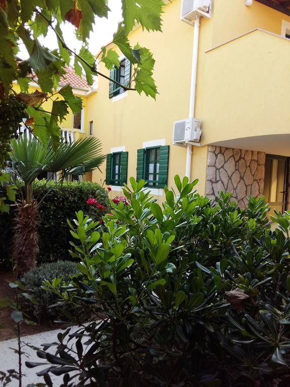 Milutinov Dvor Apartments Vrsi Exteriér fotografie