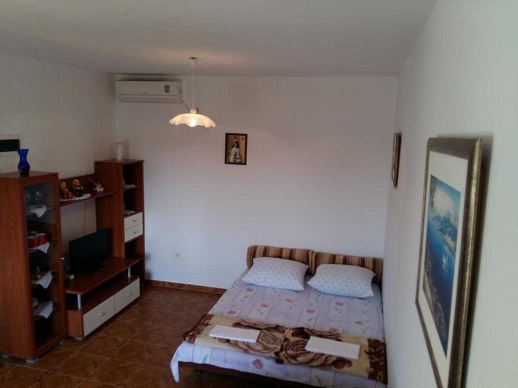 Milutinov Dvor Apartments Vrsi Exteriér fotografie
