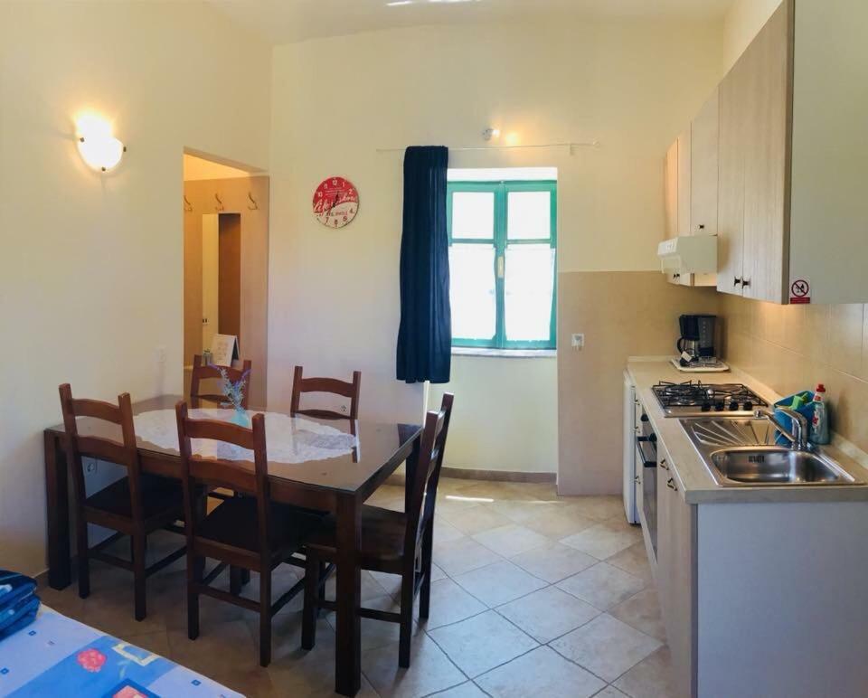 Milutinov Dvor Apartments Vrsi Exteriér fotografie